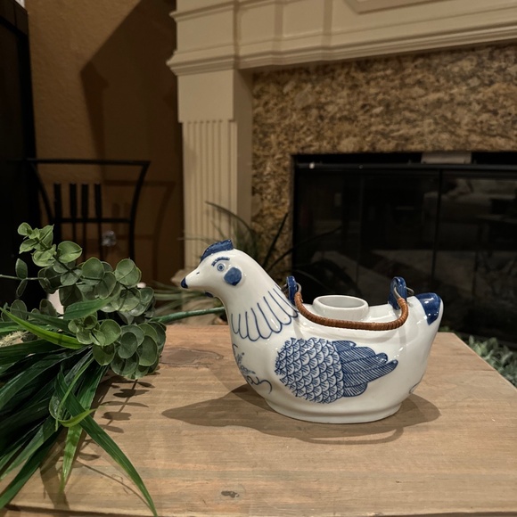 Chinese Blue & White Hand-Painted Porcelain Chicken Teapot. - Picture 1 of 9